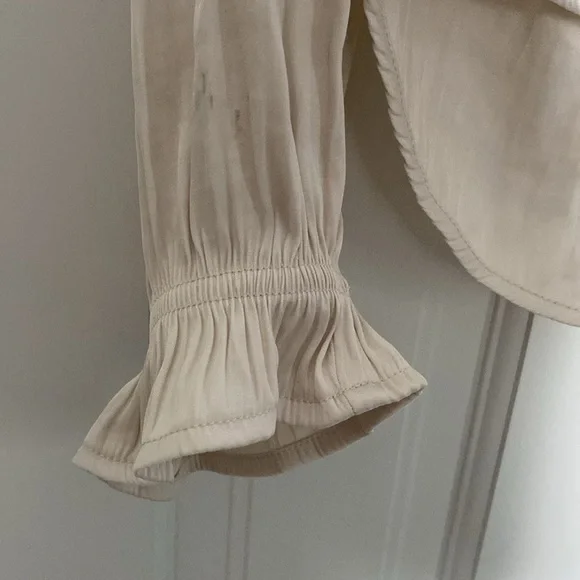 Smooth fabric off-white shirt from GAP; new with tags! - Picture 4 of 6